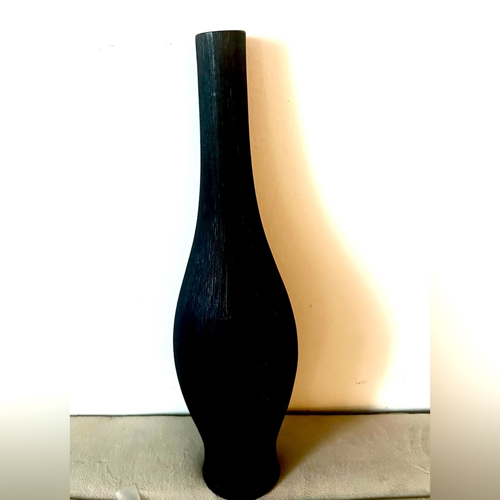 Umbra - Tall Ceramic Vase Black - Black Sheaf Vase - Teardrop Corn Husk texture
